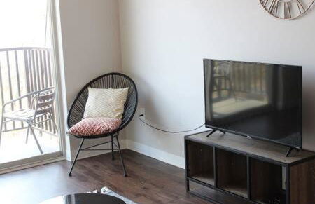 Onsite coffee bar just mins to Jack Thrice Stadium - Foto 12