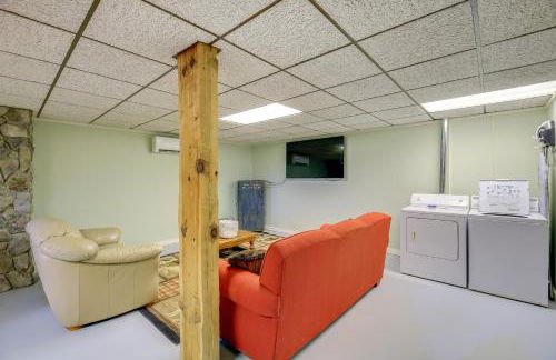 Ashe County Log Cabin Mountain-View Deck, Sauna - Foto 26