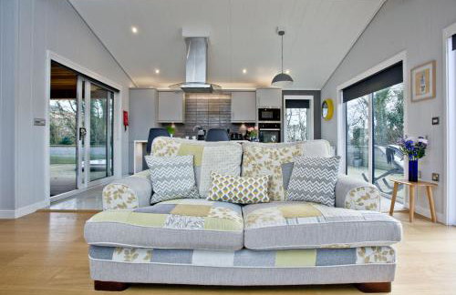 Nyland Lodge - Hot Tub - Fireplace - Free Parking & WiFi - Foto 7