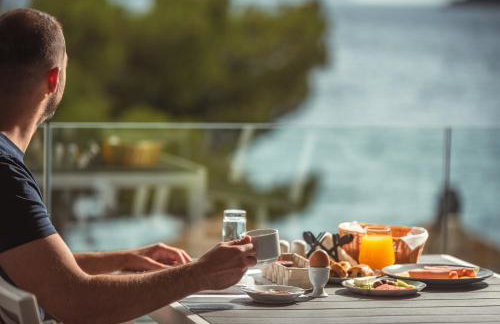 Trizonia Bay Hotel - Photo 16