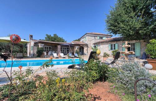 Villa Karim near Poreč with large garden & 50 m2 private pool - Foto 43