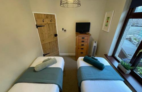 Muddy Paws Cottages - The Nook - Photo 30