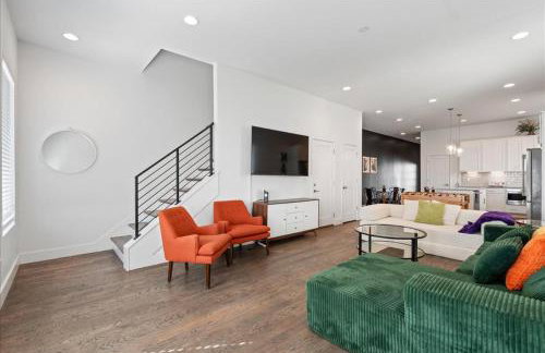 Nash House & Bars of Broadway with Patio Bar and Views! 8min Downtown! Sleeps 12! - Foto 16