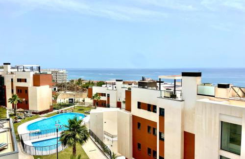 Luxury 3 Bedroom Apartment 300m from the Beach - Photo 33