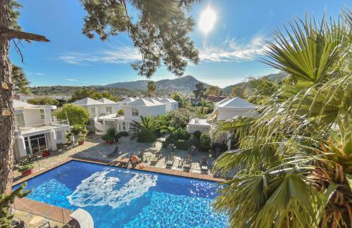 Loriet Hotel - Photo 36