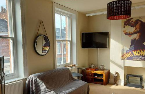Large 2 Bedroom City Centre Apartment + Parking - Photo 2