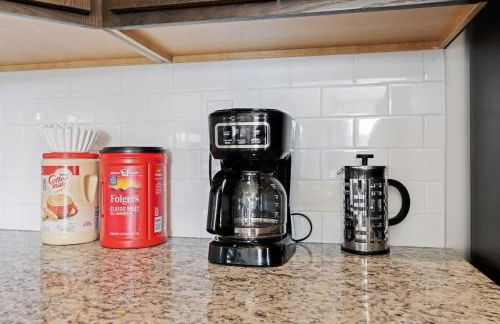 Modern Cabin Vibes, Vaulted ceilings, Sleeps 8! - Foto 16