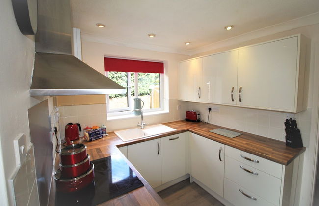 3 Bed House - Garden & Parking - Quiet Cul De Sac - Photo 6