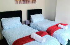 Business Friendly 2BR House Sleeps 5, Wi-Fi, Workspace & Free Parking - Foto 21