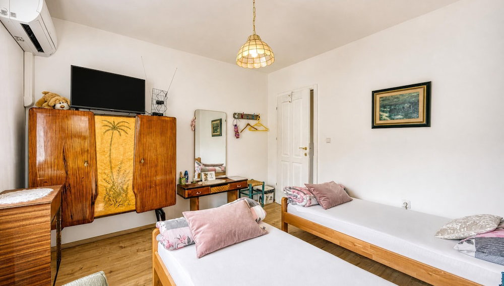 Villa Salamander Suite - Garden & EV Charger - Photo 1, Chambre
