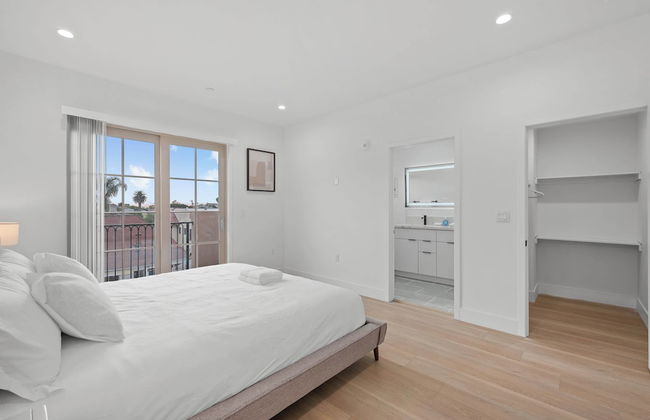 Not Affected by the Fire/modern Spacious Home With Parking & Fully Equipped Kitchen #3 - Foto 19