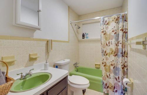 Near Skiing Lakefront Gem with Kayaks in Long Pond - Foto 24