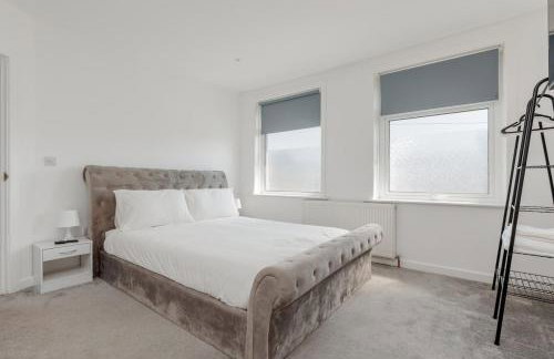 Delightful family home with parking, 8 minutes to beach - Foto 22