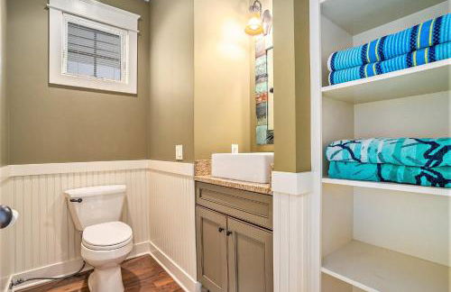 Lake front condo with pool access walking distance to downtown Saugatuck - Foto 18