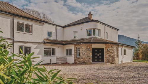 Loch Ness Mansion - Photo 2