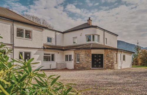 Loch Ness Mansion - Photo 2