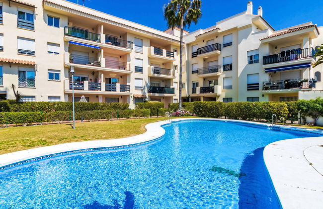 2 bedroom Apartment in Marbella with swimming pool and garden - Photo 17