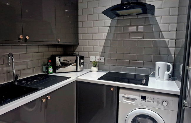 Seaside Escape - Sleeps 4 - Pets Ok - Free Parking - Photo 10