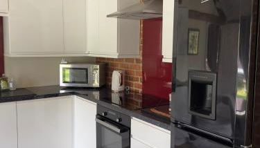 1 Bed Flat - Sleeps 2 - Pets - Parking - Wifi - Foto 2