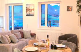 Black Forest -5- I Design-Apartment I 2 Etagen I Terrasse & Balkon mit Ausblick I Boxspring I Nespresso - Foto 1