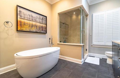 Luxurious Gold Coast 4BR 4-Story Villa with Parking Sleeps 12 Guests - Photo 38