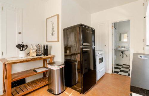 Stay Portland - 1892 Bohemian Dream Studio in Ladd's Addition - Photo 6