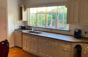 Grade II Listed Farmhouse, Pool, Hot Tub, Games Room, Celebration Hall, Car Park, 10ppl, 45 min from Central London - Foto 48