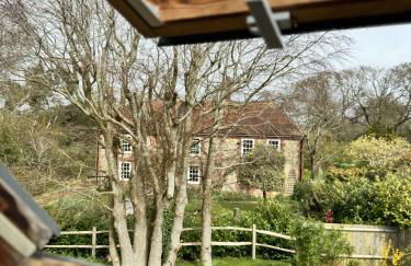 'BRAMLEY FALL COTTAGE' NEW AVAILABILITY - Attached Cottage,3 Bedrooms-1 on ground level, SLEEPS 6-2 Bathrooms, Wittering and Chichester easy drive, Child friendly,Small Breed Dog Friendly 2 max, Parking-EV Point - Foto 10