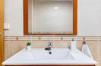 Amplio piso con 4 habitaciones para disfrutar de Málaga con parking gratuito - Photo 6