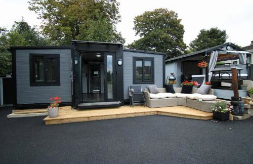 Sunset Retreat Cabin, Private Hot Tub with Mini Cinema Projector & Garden views - Foto 62