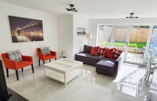 Walnut Flats-F2, 3-Bedroom with Garden & Patio - AC, Parking, Netflix, WIFI - Close to Oxford, Bicester & Blenheim Palace - Foto 1