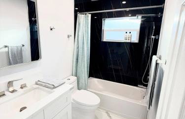 Luxurious 3 bedrooms 2 bath Ultimate Beach Life! 5 min walk to beach! - Foto 31