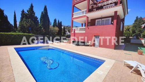 Magnifica Villa privada , 4 dormitorios, 2 baños, piscina, barbacoa, Wifi - ES-389-31 - Foto 1