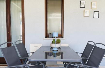 Light Blue House - Photo 12