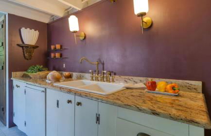 Historic Barn Retreat w Pool Pond Views Longview Pond Lodge by AvantStay - Foto 46