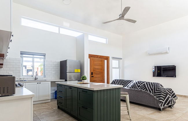 Spacious Family Suite, Ocean Village! - Photo 19