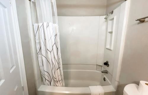 Perfect for Group with 2BR, 2BA and Pool - Foto 14