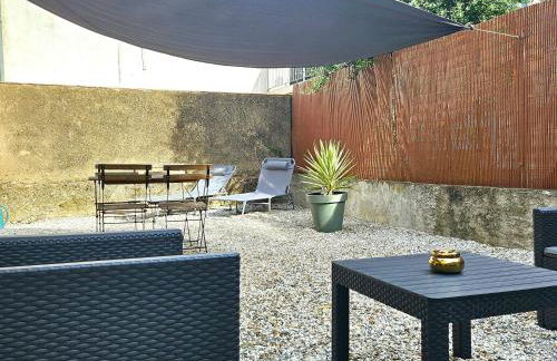 Superbe Appt avec cour et parking gratuit à 5min de la cité médiévale - Foto 3