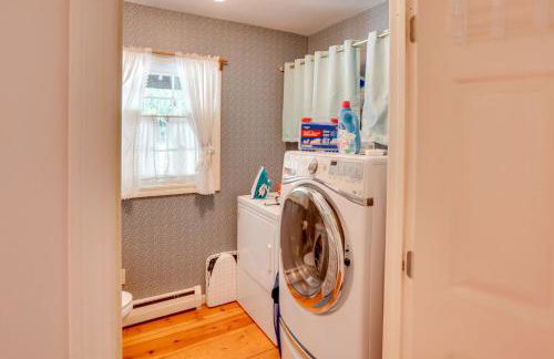 Cozy Pittsfield Gem with Deck, Gazebo and Fireplace - Foto 35