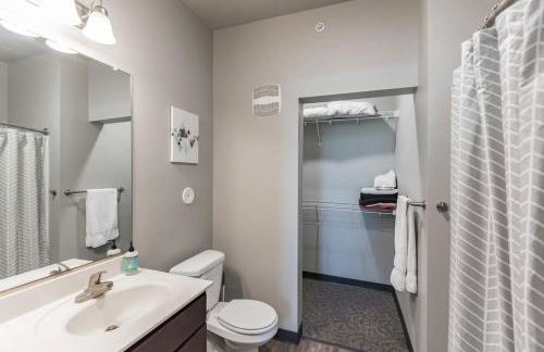 Spacious 2BR Suite Plus Patio Near Iowa State - Foto 4