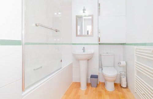 Contractors 4 Beds 2 BathroomsTown Centre Parking - Foto 21