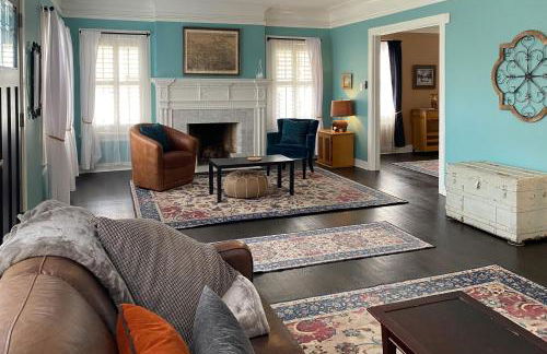 Charming home with pool, enclosed yard, patio & great Woodlawn Lake location - Foto 18