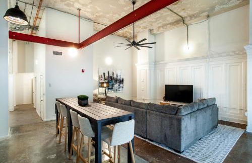 Historic Downtown Loft with Modern Flare - Foto 18