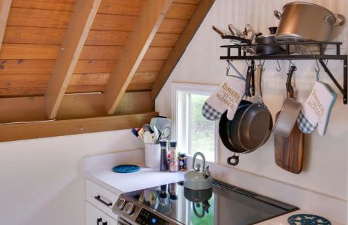 Cozy Tennessee Cabin with Deck, Grill and Fire Pit! - Foto 9