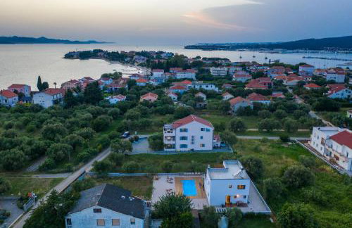 Villa Suncica with Heated Pool, Jacuzzi and Bikes near Zadar - Foto 43