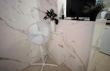 Self Contained Studio - Belinda Road - Foto 11