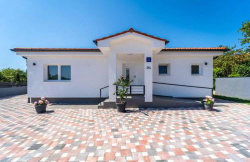 Villa Pavicini - with heated pool - Photo 27