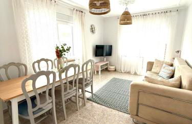 Piso con terraza y garaje a un Paso de la Playa de Tapia - Foto 1