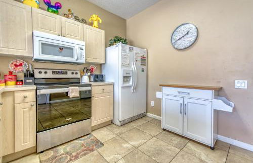 Magical Getaway Close to Disney! Pool, Gym, & WiFi - Photo 9