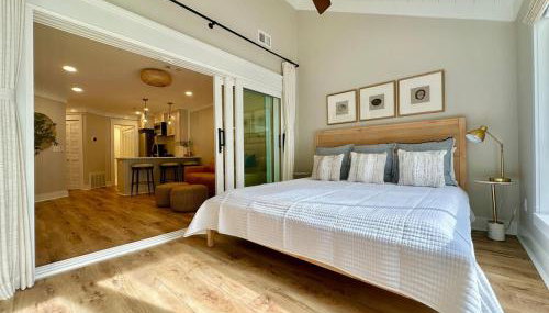 Bay-front Condo near Gulf - Elegant and Private Stay - Penthouse with Elevator - Photo 2
